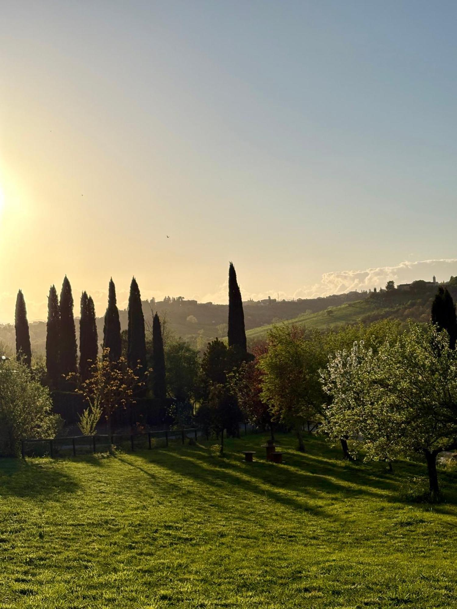 Agriturismo La Corte Del Sole Siena Luaran gambar